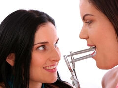 デカ尻, 茶髪の, フェティッシュ, フィストファック, なめる, ストリッピング, ティーン, オッパイの