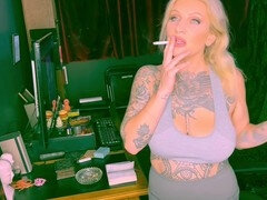 Hablar sucio, Madres para coger, Mamá, Fumando