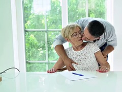 Enthousiasteling, Mollig, Oudere vrouw, Omie, Rijpe lesbienne, Geld, Kantoor, Realiteit