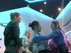 ブロンド, 茶髪の, 衣服着たままセックス, クラブ, 異人種間, サテン, シャワー, ストッキング