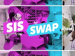 Sucer une bite, Brunette brune, Mignonne, Soeurs, Jupe, Tabou, Adolescente, Nénés