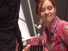 Grote mammen, Pijpbeurt, Sperma shot, Sperma in gezicht, Kut duiken, Roodharige vrouw, Strak, Tieten likken