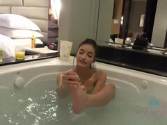 Amateur, Brunette brune, Hd, Pisser, Pov, Rasée, Douche, Maigrichonne