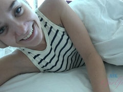 Blasen, Braunhaarige, Höschen, Piercing, Pov, Rasiert, Entkleiden, Scherzbold