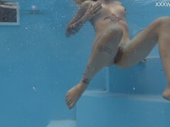Fetiche, Hd, Piscina, Público, Solo, Adolescente, Tetas, Bajo el agua