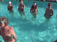 Kont, Blond, Groep, Orgie, Buiten, Tiener, Tieten likken, Nat