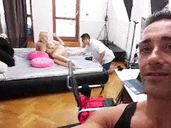 舞台裏, デカパイ, 毛深い