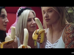 Blondine, Braunhaarige, Gruppe, Hd, Lesbisch, Im freien, Party, Öffentlich