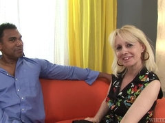 18 años, Mamada, Corridas faciales, Abuelita, Interracial, Tetas naturales