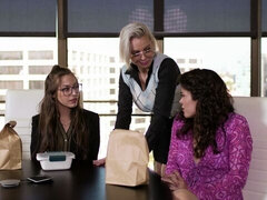 Tetas grandes, Penetracion con dedos, Lamidas, Lencería, Masturbación, Coño, Afeitado, Tetas