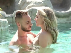 18 ans, Gros seins, Blonde, Sucer une bite, Hard, Hd, Orgasme, De plein air