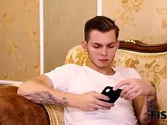 Blonde, En levrette, Pénétrer avec le poing, Collant, Criant, Rasée, Jarretelles, Adolescente