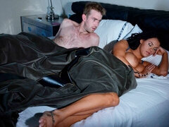 Arsch, Blasen, Hundestellung, Handjob, Küssen, Milf, Büro, Strümpfe