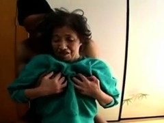 Asiatisch, Grosser schwanz, Schwarz, Oma, Hardcore, Japanische massage, Reif, Zierlich