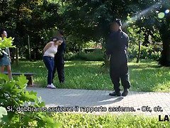 Brunette brune, Plantureuse, Européenne, Bureau, Police, Réalité, Rugueux, Nénés