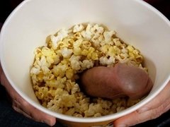Grosse titten, Vollbusig, Kino, Schwanz, Hundestellung, Handjob, Milf, Rasiert