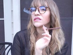 Sadomasoquismo, Hablar sucio, Dominación, Dominacion femenina, Desnudo, Al aire libre, Secretaria, Fumando