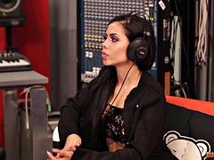 Tussi, Grosser arsch, Grosser schwanz, Grosse titten, Blasen, Spermaladung, Interrassisch, Latina