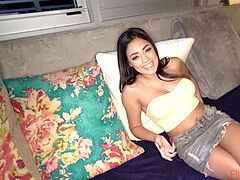 Gros cul, Plantureuse, Fille latino, Tabou, Adolescente