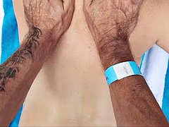 Verga grande, Pareja, Corrida, Sexo duro, Masaje, Maduro, Aceite, Público