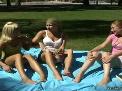 Blonde, 2 femmes 1 homme, Lesbienne, Piercing, Maigrichonne, Grande, Tatouage, Plan cul à trois