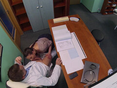 Bruinharig, Arts, Natuurlijke tieten, Verpleegster, Kantoor, Kut duiken, Strak, Nat