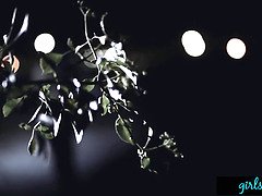 Gesichtssitzen, Grufti, Lesbisch, Lecken, Lingerie, Natürlichen titten, Orgie, Schreiend