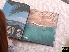 ブロンド, 顔射, 手コキする, ハメ撮り, 赤毛, フェラする, 三人, ユニフォーム