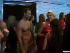 Leie, Grosser schwanz, Grosse titten, Kehlenfick, Gruppe, Interrassisch, Lingerie, Party