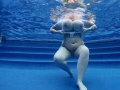 Belle grosse femme bgf, Énorme, Naturelle, De plein air, Piscine, Pov, Sous marin