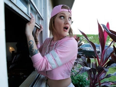 お尻, デカパイ, ブロンド, 巨乳な, バック, 手コキする, 剃毛, タトゥー