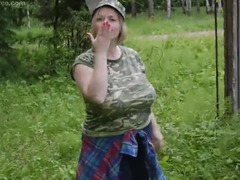 Tetas grandes, Tetona, Europeo, Maduro, Tetas naturales, Al aire libre, Público, Tetas
