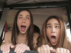 Arsch, Blasen, Frau frau mann, Handjob, Lesbisch, Spanisch, Jungendliche (18+), Flotter dreier