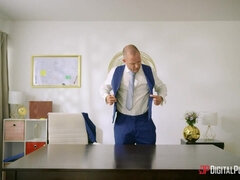 Sucer une bite, Brunette brune, Queue, Branlette thaïlandaise, Talons, Bureau, Chatte, Rasée