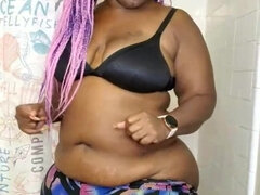 ぽっちゃり, デカ尻, エロ熟女, 黒人, 毛深い, 淫乱熟女, シャワー, 一人