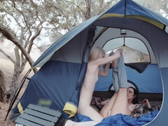 Blond, Dronken, Moeder die ik wil neuken, Slet