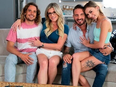 Amateur, Sucer une bite, Queue, En levrette, Le plan cul à quatre, Maigrichonne, Adolescente, Nénés