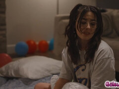 Asiatique, Gros cul, Brunette brune, Doigter, Poilue, Lesbienne, Seins naturels, Adolescente