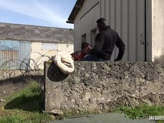 In den arsch, Blondine, Aufs gesicht abspritzen, Hd, Interrassisch, Im freien, Tätowierung