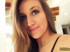 Grosse bite, Sucer une bite, Brunette brune, Queue, En levrette, Chevaucher, Maigrichonne, Adolescente