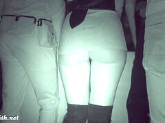 Atrapados, Club, Desnudo