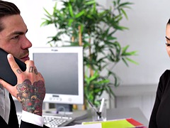 Tussi, Grosse titten, Blasen, Braunhaarige, Handjob, Milf, Büro, Pornostars
