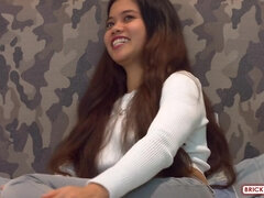 Lieveling, Pijpbeurt, Hardcore, Natuurlijke tieten, Slet, Alleen, Thais, Tieten likken