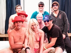 Grote kont, Blond, Pijpbeurt, Groepseks, Groep, Rijpe lesbienne, Moeder die ik wil neuken, Tieten likken