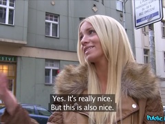 Blonde, Sucer une bite, Tromperie, Couple, De plein air, Pov, Public, Suçant