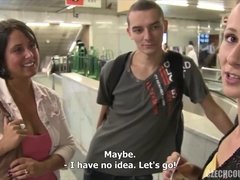 素人, フェラチオ, 気狂い, チェコ, Hd, 自然山雀, アウトドア, スカート