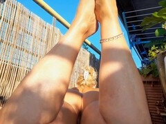 Leie, Grosser arsch, Füsse, Fussjob, Reif, Milf, Nackt, Im freien
