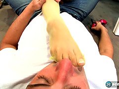 Sucer une bite, Brunette brune, Tir de sperme, Queue, Fétiche des pieds, Hd, Suçant