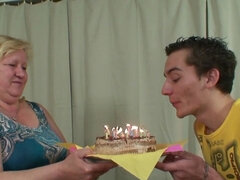 Grosser schwanz, Blasen, Pummelig, Spermaladung, Behaart, Handjob, Mutti, Dürr