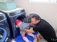 Grosser arsch, Grosser schwanz, Blasen, Braunhaarige, Hundestellung, Natürlichen titten, Jungendliche (18+), Titten